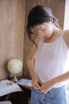他用舌头伸进我的下身